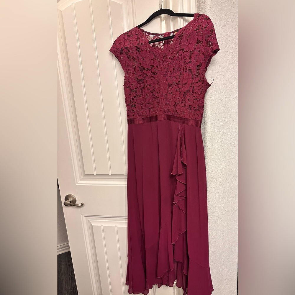 MIDI length dress with ruffle detail